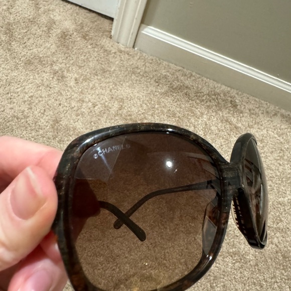 Chanel 5174 c.1204/3B Oversized Tortoise Shell
Brown Sunglasses + Case - Picture 3 of 12